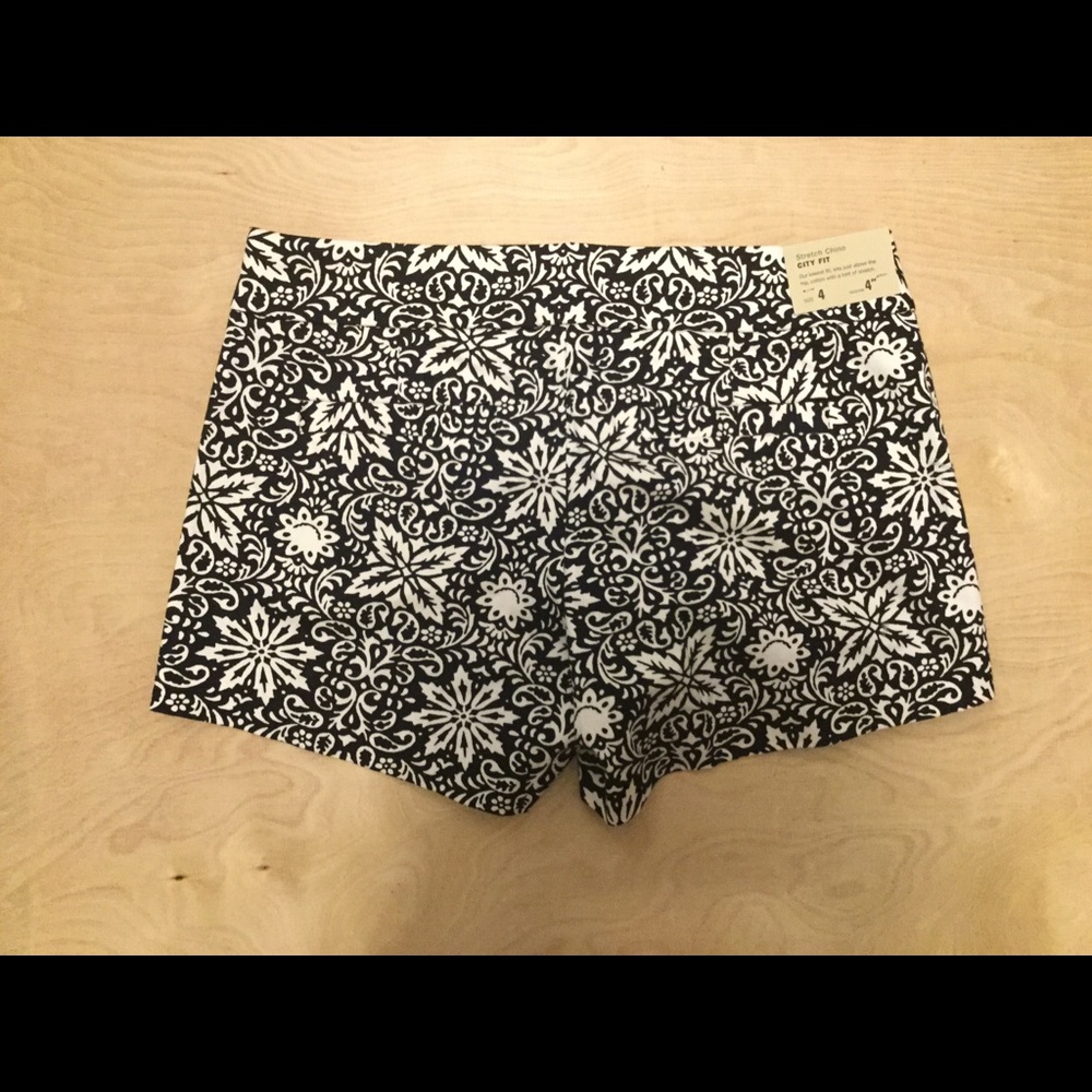 NWT J CREW CITY SHORT SIZE 4 - Picture 2 of 3